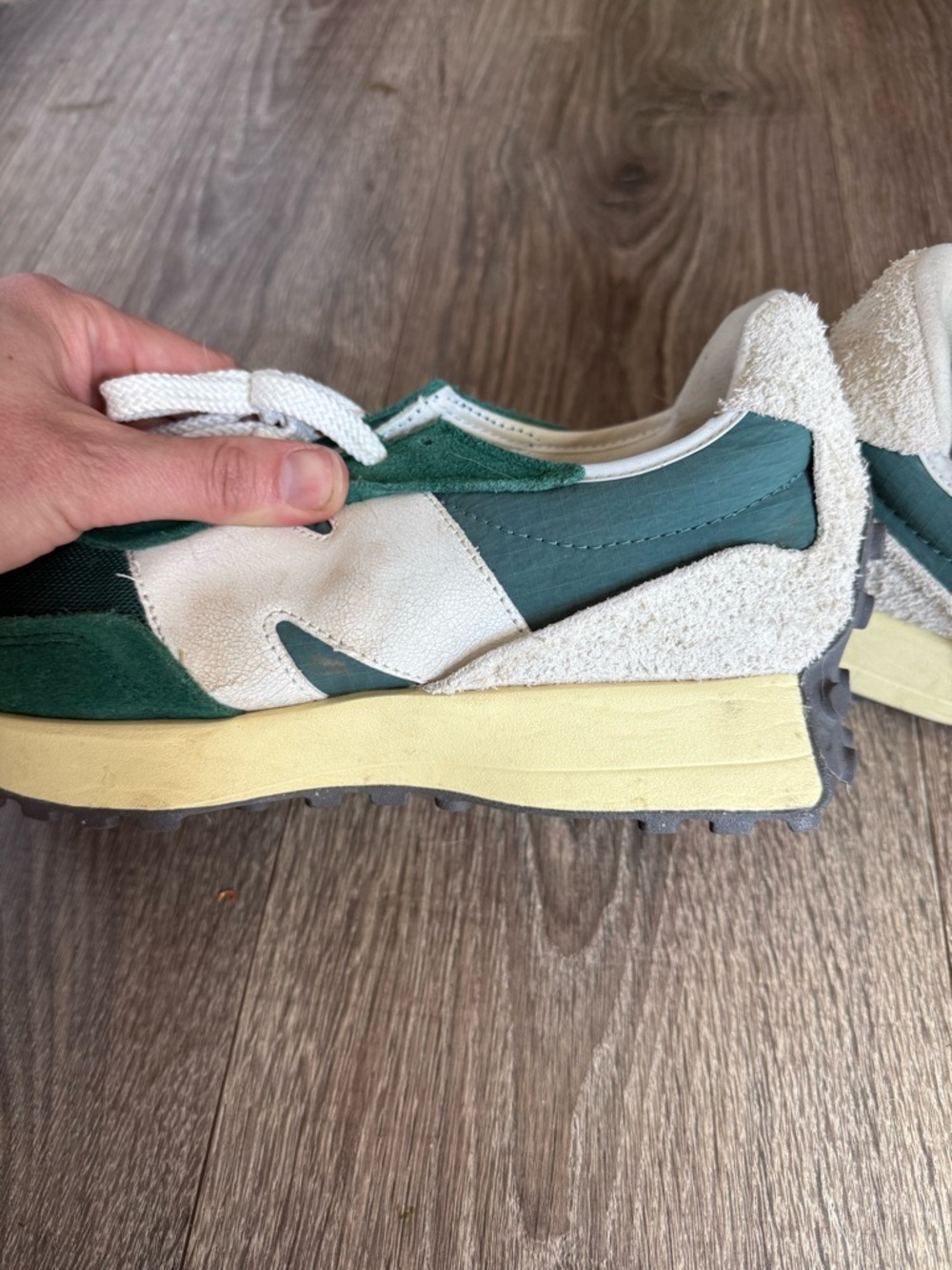 New Balance 327 Women's Green and White Retro Runner Sneakers - Picture 5 of 6